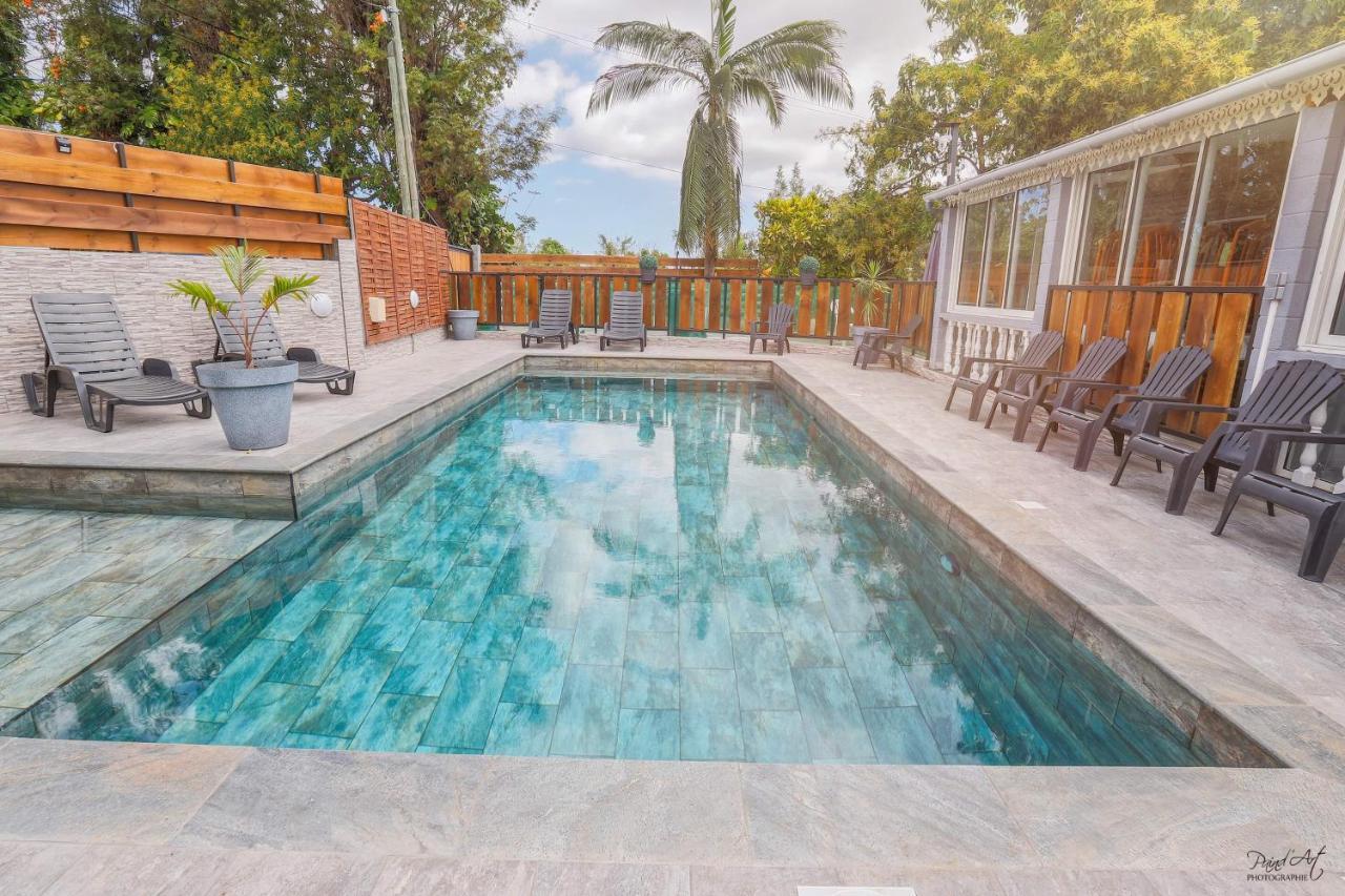 Villa L'avocat avec piscine chauffée et jacuzzi Le Tampon Exterior foto